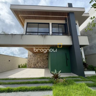 Casa com 165m², 3 quartos (sendo 1 suíte), 3 garagens, no bairro Forquilhas em São José