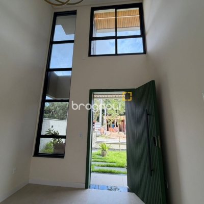Casa com 165m², 3 quartos (sendo 1 suíte), 3 garagens, no bairro Forquilhas em São José