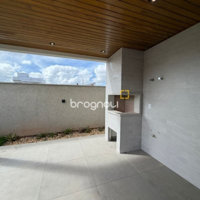 Casa com 165m², 3 quartos (sendo 1 suíte), 3 garagens, no bairro Forquilhas em São José
