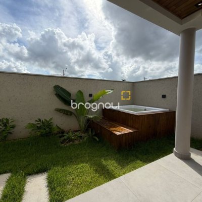 Casa com 165m², 3 quartos (sendo 1 suíte), 3 garagens, no bairro Forquilhas em São José