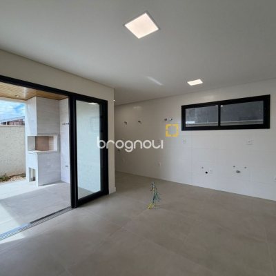 Casa com 165m², 3 quartos (sendo 1 suíte), 3 garagens, no bairro Forquilhas em São José