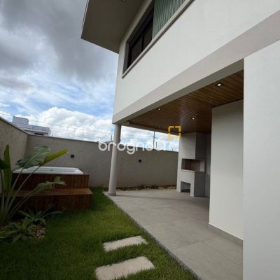 Casa com 165m², 3 quartos (sendo 1 suíte), 3 garagens, no bairro Forquilhas em São José