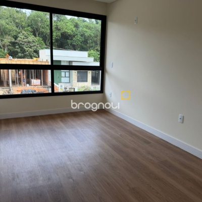 Casa com 165m², 3 quartos (sendo 1 suíte), 3 garagens, no bairro Forquilhas em São José