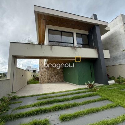 Casa com 165m², 3 quartos (sendo 1 suíte), 3 garagens, no bairro Forquilhas em São José