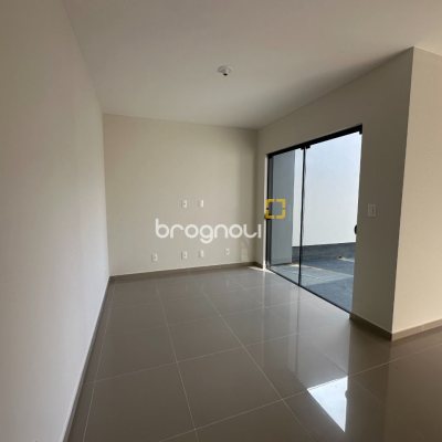 Casa de Condomínio com 47m², 2 quartos, 2 garagens, no bairro Forquilhas em São José