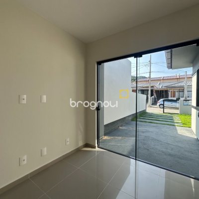 Casa de Condomínio com 47m², 2 quartos, 2 garagens, no bairro Forquilhas em São José