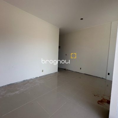Casa com 49m², 2 quartos, 2 garagens, no bairro Forquilhas em São José