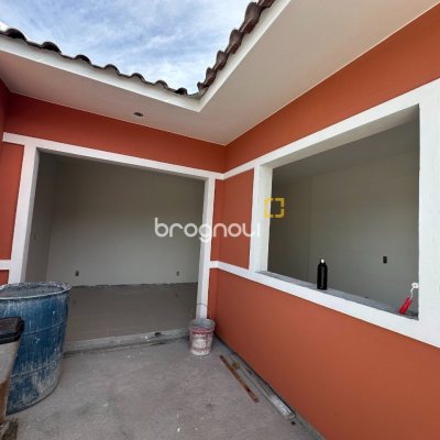 Casa com 49m², 2 quartos, 2 garagens, no bairro Forquilhas em São José