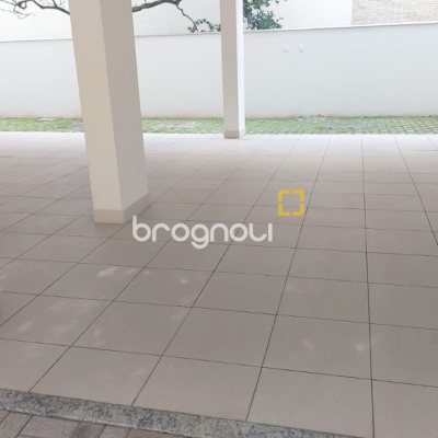 Cobertura com 157m², 2 quartos (sendo 1 suíte), 2 garagens, no bairro Campeche em Florianópolis