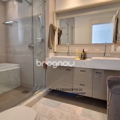 Apartamento com 147m², 3 quartos (sendo 3 suítes), 2 garagens, no bairro Jurerê Internacional em Florianópolis