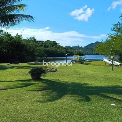 Casa de Condomínio com 73m², 2 quartos, 2 garagens, no bairro Lagoa da Conceição em Florianópolis