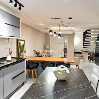 Casa com 115m², 3 quartos (sendo 2 suítes), 1 garagem, no bairro São João do Rio Vermelho em Florianópolis