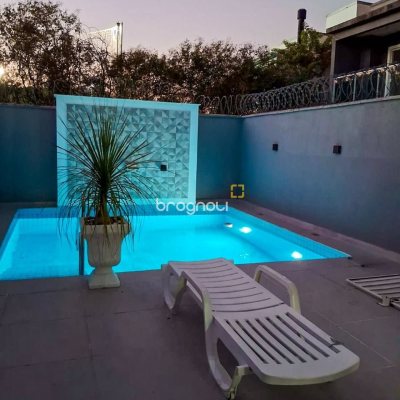Casa com 115m², 3 quartos (sendo 2 suítes), 1 garagem, no bairro São João do Rio Vermelho em Florianópolis