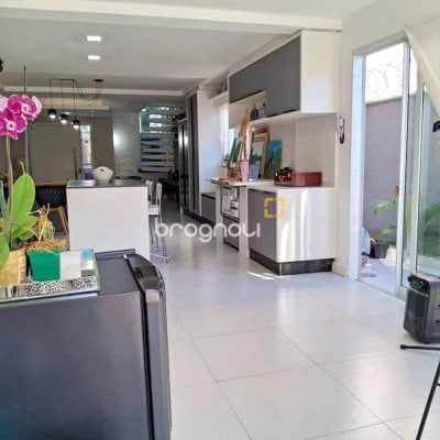 Casa com 115m², 3 quartos (sendo 2 suítes), 1 garagem, no bairro São João do Rio Vermelho em Florianópolis