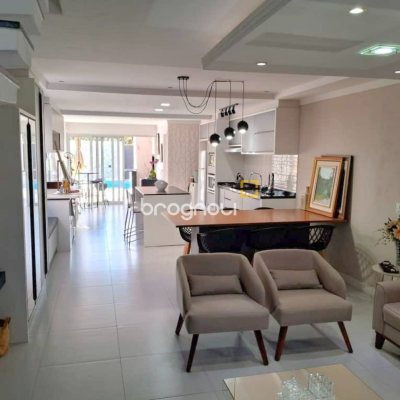 Casa com 115m², 3 quartos (sendo 2 suítes), 1 garagem, no bairro São João do Rio Vermelho em Florianópolis