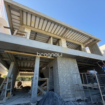 Casa de Condomínio com 470m², 4 quartos (sendo 4 suítes), 2 garagens, no bairro Pedra Branca em Palhoça