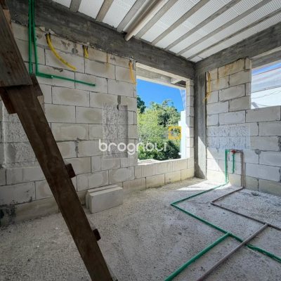 Casa de Condomínio com 470m², 4 quartos (sendo 4 suítes), 2 garagens, no bairro Pedra Branca em Palhoça
