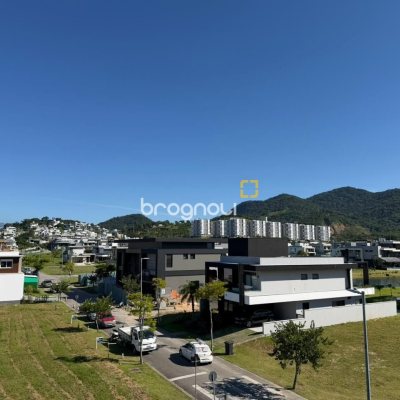 Casa de Condomínio com 470m², 4 quartos (sendo 4 suítes), 2 garagens, no bairro Pedra Branca em Palhoça