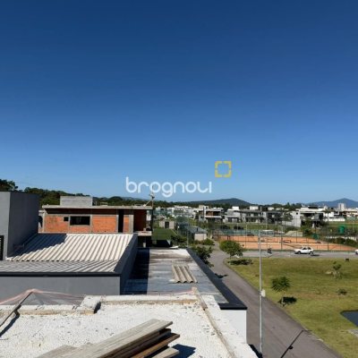 Casa de Condomínio com 470m², 4 quartos (sendo 4 suítes), 2 garagens, no bairro Pedra Branca em Palhoça