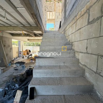 Casa de Condomínio com 470m², 4 quartos (sendo 4 suítes), 2 garagens, no bairro Pedra Branca em Palhoça