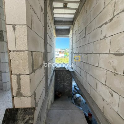 Casa de Condomínio com 470m², 4 quartos (sendo 4 suítes), 2 garagens, no bairro Pedra Branca em Palhoça