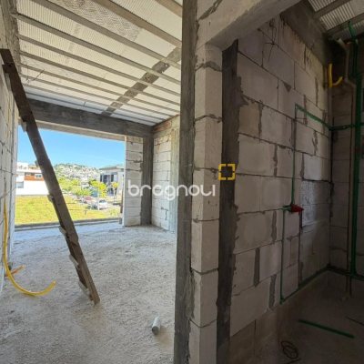 Casa de Condomínio com 470m², 4 quartos (sendo 4 suítes), 2 garagens, no bairro Pedra Branca em Palhoça