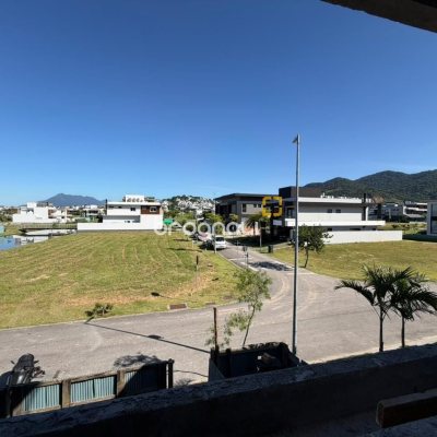 Casa de Condomínio com 470m², 4 quartos (sendo 4 suítes), 2 garagens, no bairro Pedra Branca em Palhoça