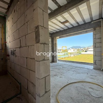 Casa de Condomínio com 470m², 4 quartos (sendo 4 suítes), 2 garagens, no bairro Pedra Branca em Palhoça