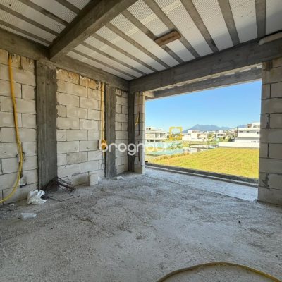 Casa de Condomínio com 470m², 4 quartos (sendo 4 suítes), 2 garagens, no bairro Pedra Branca em Palhoça