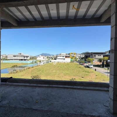 Casa de Condomínio com 470m², 4 quartos (sendo 4 suítes), 2 garagens, no bairro Pedra Branca em Palhoça
