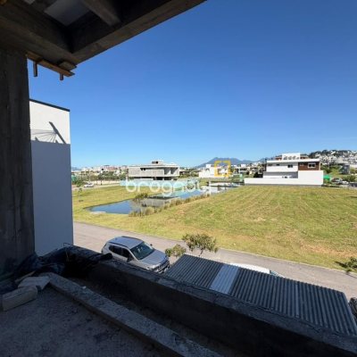 Casa de Condomínio com 470m², 4 quartos (sendo 4 suítes), 2 garagens, no bairro Pedra Branca em Palhoça