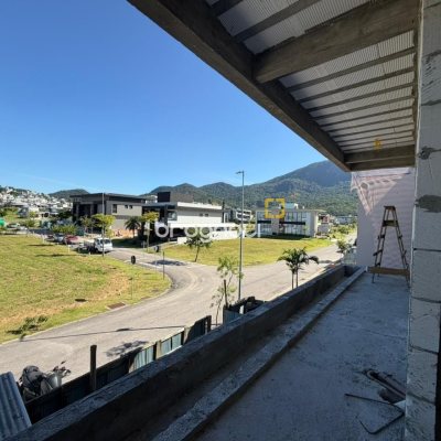 Casa de Condomínio com 470m², 4 quartos (sendo 4 suítes), 2 garagens, no bairro Pedra Branca em Palhoça
