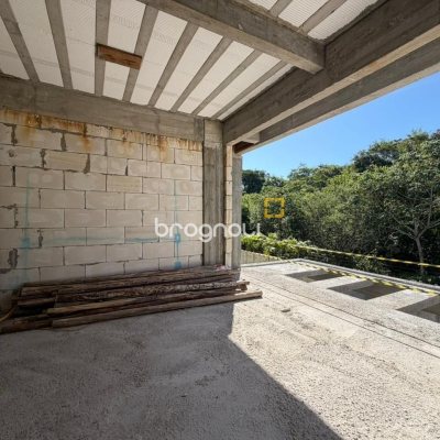 Casa de Condomínio com 470m², 4 quartos (sendo 4 suítes), 2 garagens, no bairro Pedra Branca em Palhoça