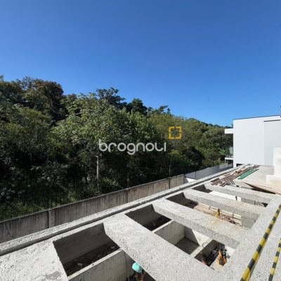 Casa de Condomínio com 470m², 4 quartos (sendo 4 suítes), 2 garagens, no bairro Pedra Branca em Palhoça