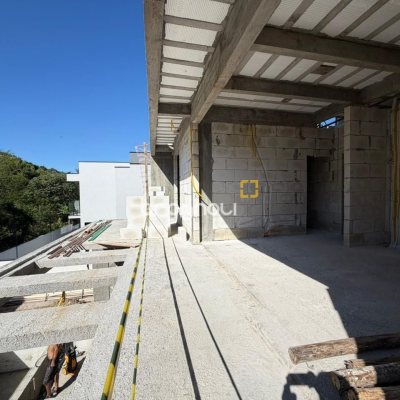 Casa de Condomínio com 470m², 4 quartos (sendo 4 suítes), 2 garagens, no bairro Pedra Branca em Palhoça