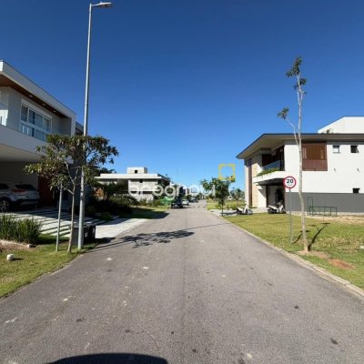 Casa de Condomínio com 470m², 4 quartos (sendo 4 suítes), 2 garagens, no bairro Pedra Branca em Palhoça