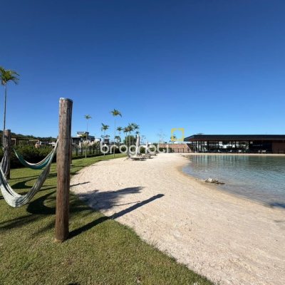 Casa de Condomínio com 470m², 4 quartos (sendo 4 suítes), 2 garagens, no bairro Pedra Branca em Palhoça