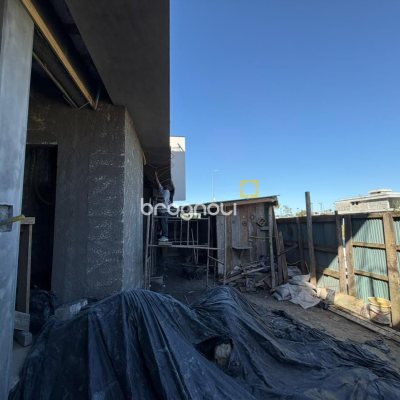 Casa de Condomínio com 470m², 4 quartos (sendo 4 suítes), 2 garagens, no bairro Pedra Branca em Palhoça