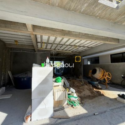 Casa de Condomínio com 470m², 4 quartos (sendo 4 suítes), 2 garagens, no bairro Pedra Branca em Palhoça
