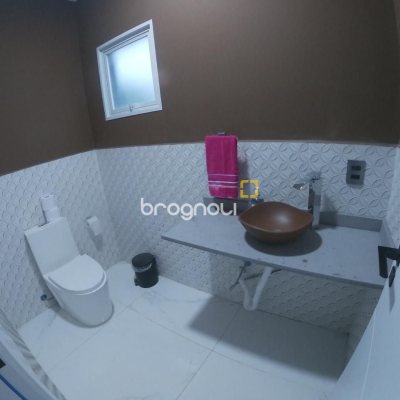 Casa de Condomínio com 127m², 3 quartos (sendo 3 suítes), 2 garagens, no bairro Rio Vermelho em Florianópolis