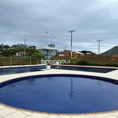 Casa de Condomínio com 127m², 3 quartos (sendo 3 suítes), 2 garagens, no bairro Rio Vermelho em Florianópolis