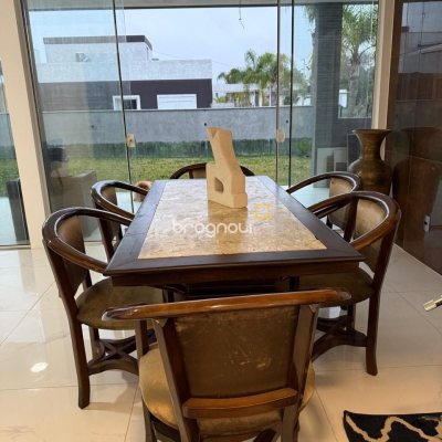 Casa de Condomínio com 127m², 3 quartos (sendo 3 suítes), 2 garagens, no bairro Rio Vermelho em Florianópolis