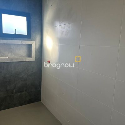 Casa com 86m², 2 quartos (sendo 2 suítes), 1 garagem, no bairro Ingleses em Florianópolis