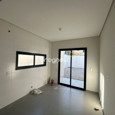Casa com 86m², 2 quartos (sendo 2 suítes), 1 garagem, no bairro Ingleses em Florianópolis