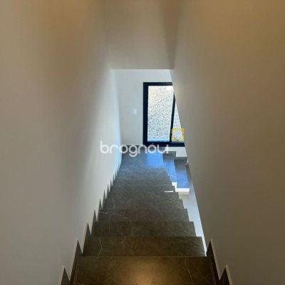 Casa com 86m², 2 quartos (sendo 2 suítes), 1 garagem, no bairro Ingleses em Florianópolis