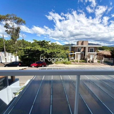 Casa com 145m², 3 quartos (sendo 3 suítes), 2 garagens, no bairro Campeche em Florianópolis