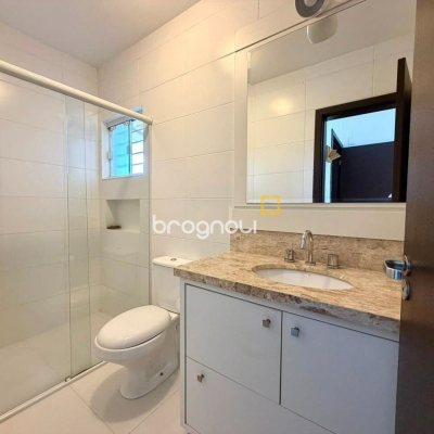 Casa com 145m², 3 quartos (sendo 3 suítes), 2 garagens, no bairro Campeche em Florianópolis