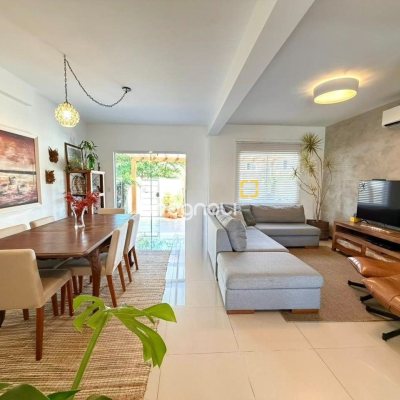 Casa com 145m², 3 quartos (sendo 3 suítes), 2 garagens, no bairro Campeche em Florianópolis