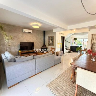 Casa com 145m², 3 quartos (sendo 3 suítes), 2 garagens, no bairro Campeche em Florianópolis