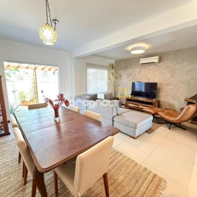 Casa com 145m², 3 quartos (sendo 3 suítes), 2 garagens, no bairro Campeche em Florianópolis